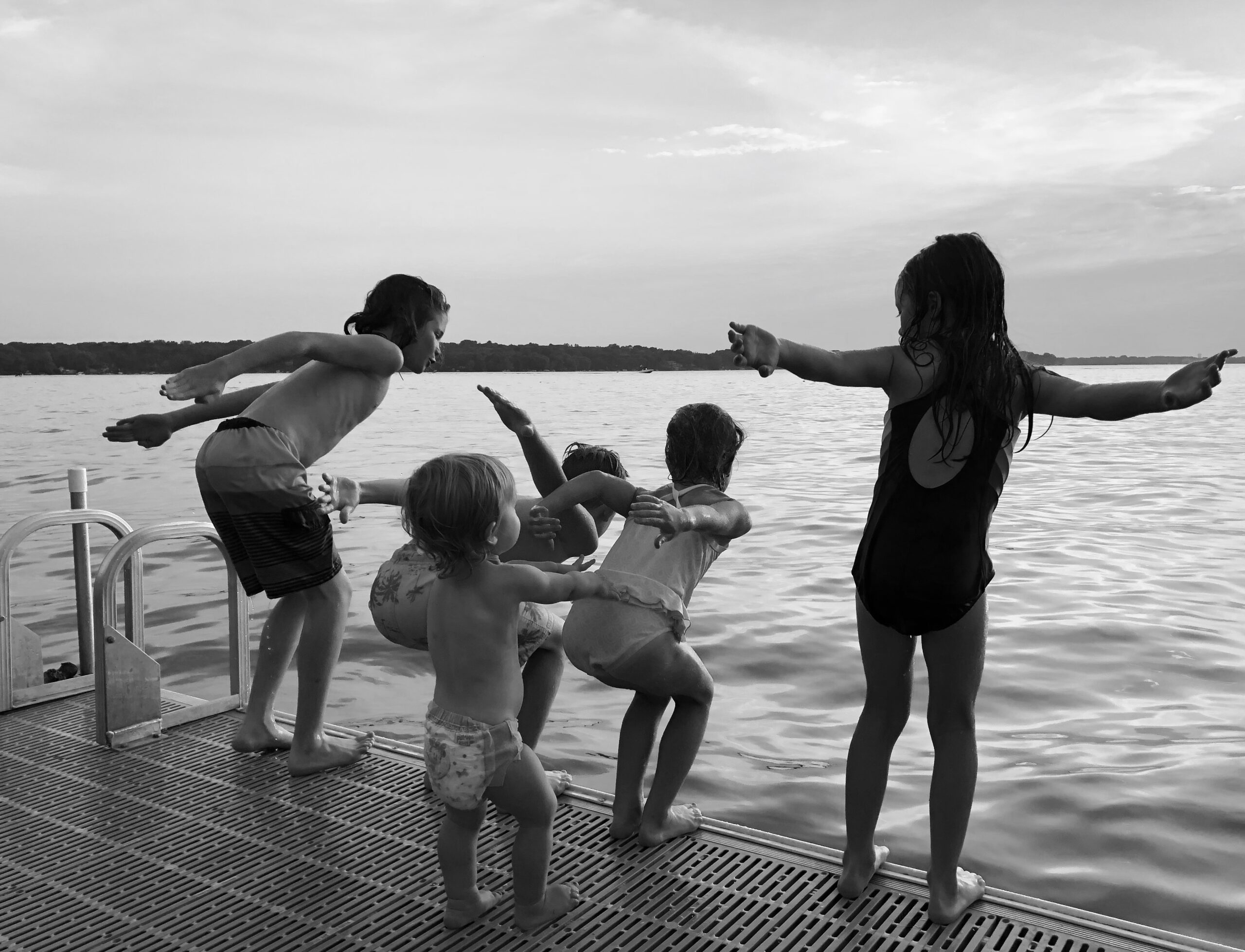 Little Dynamo: Watch out, world! This fearless 1-year-old takes charge, sending her older sibs and cousins on a splashy adventure at White Bear Lake! by Jane Schneeweis