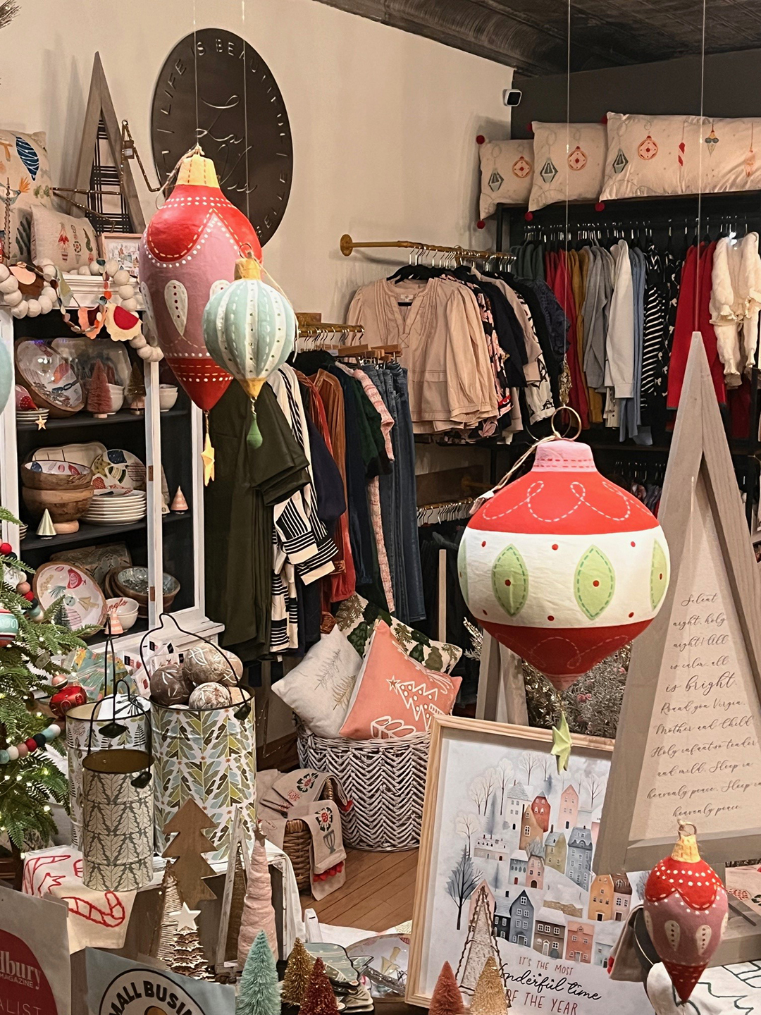 Lake Elmo La Vie Est Belle Holiday Décor 