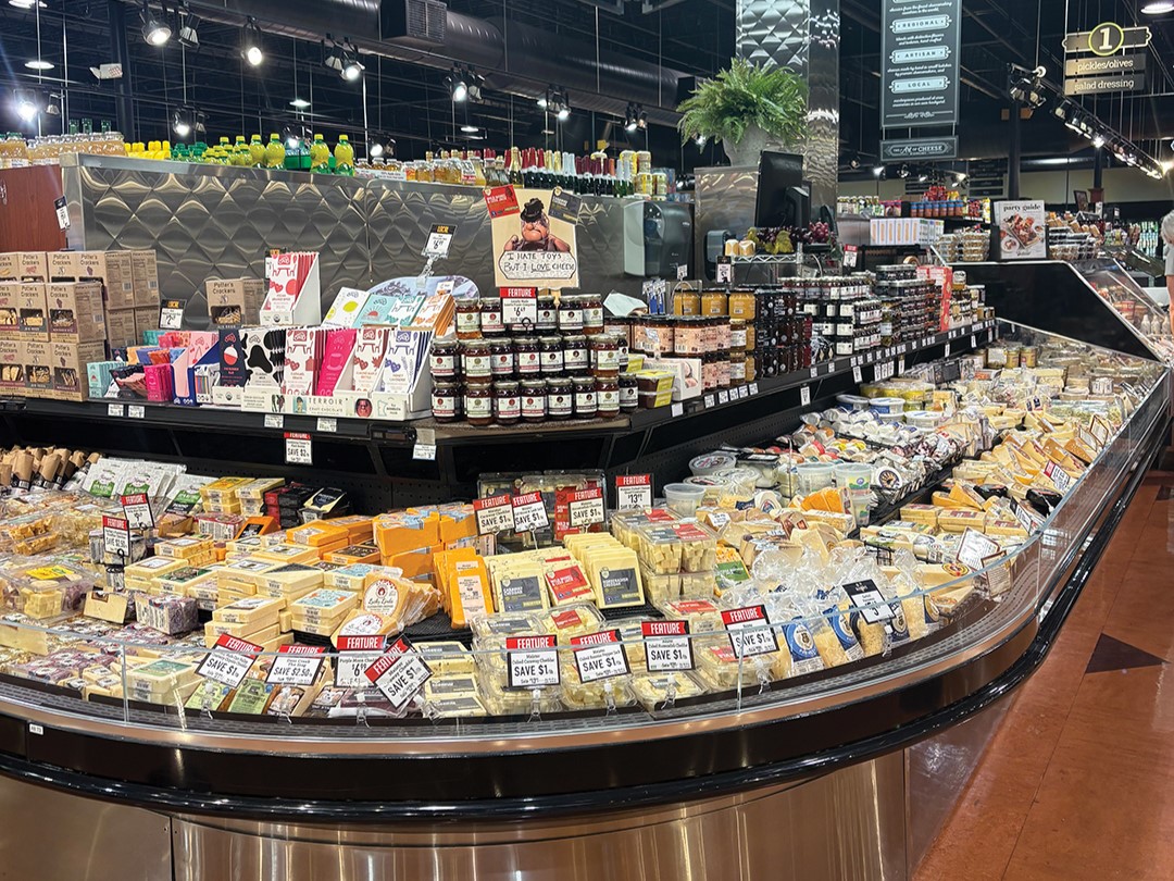 Since the beginning, Kowalski’s Markets has focused on bringing comfort and beauty to the shopping experience. Starting with the White Bear Lake location, the Kowalskis added stone arches and removed flourescent lighting—all while prioritizing high-quality, specialty products.