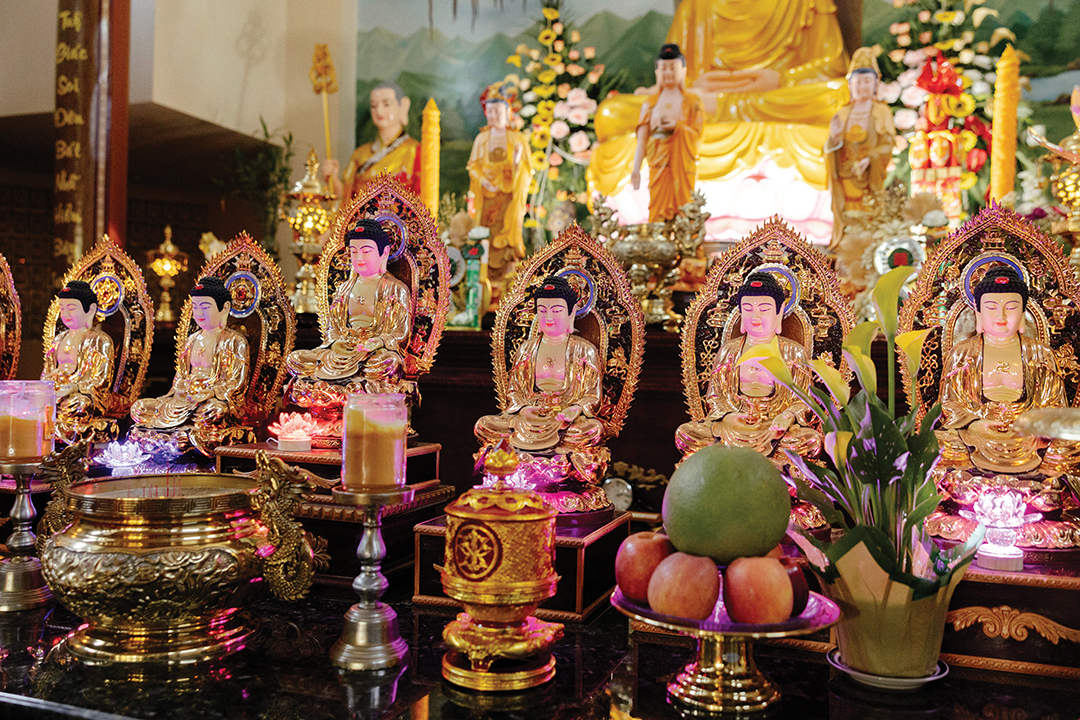 Details from the couple’s ceremony at Chùa Phât-Ân Vietnamese Buddhist Temple.