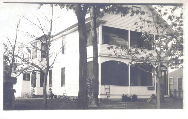 Home of Dr. S. O. Franics on Third Street in White Bear ca 1915