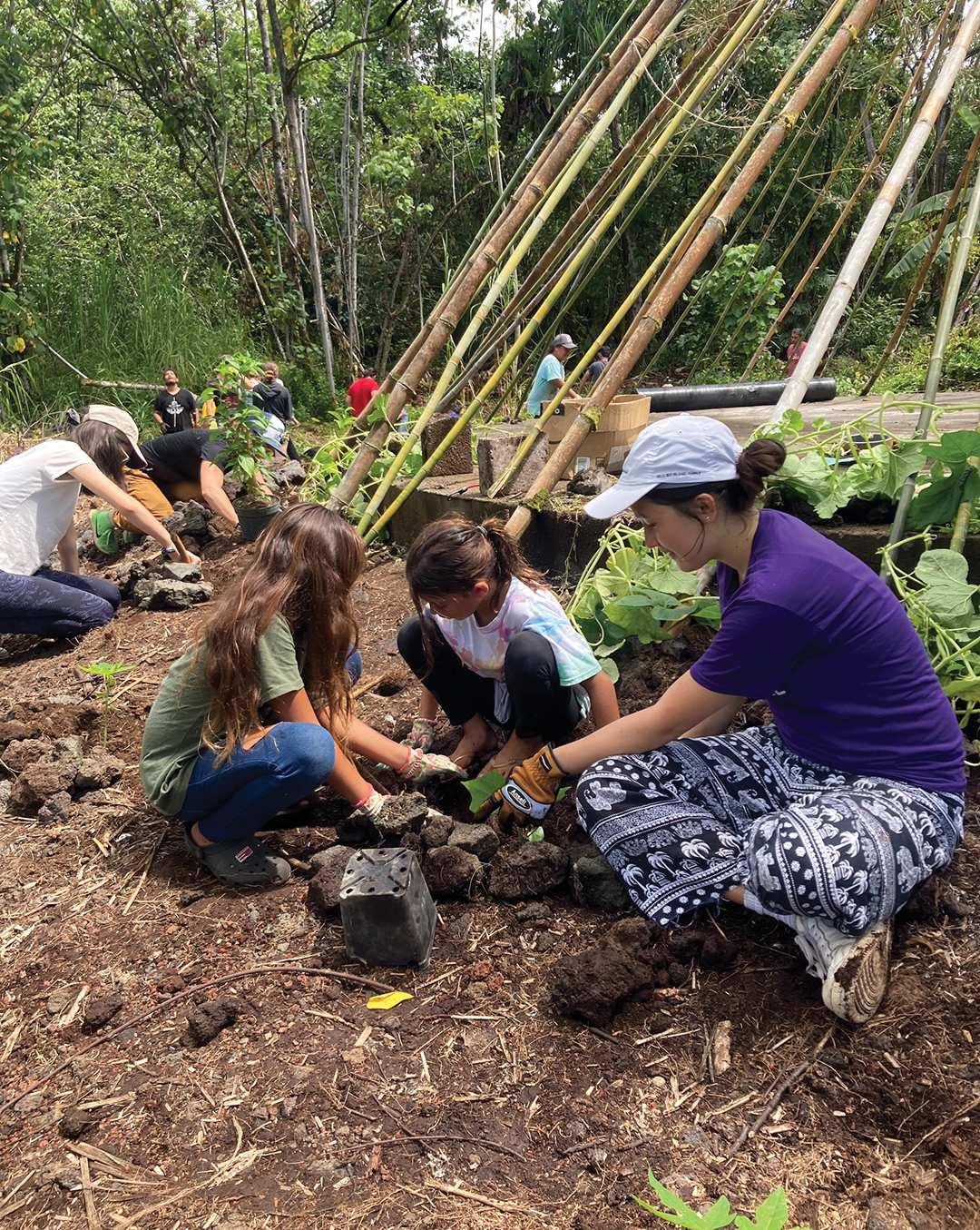 Alexis Lum gardens with children on a 2024 service trip to the Big Island with Global Routes.